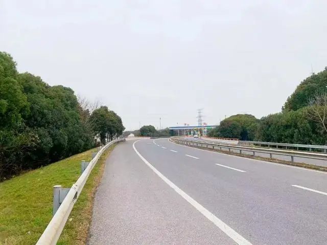 国内首条全息感知智慧高速公路6月投用，满足车路协同式自动驾驶等级